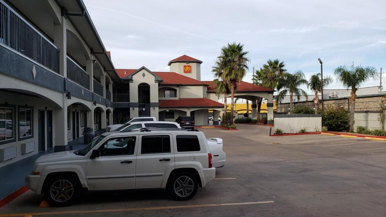 Palace Inn Addicks Exterior photo